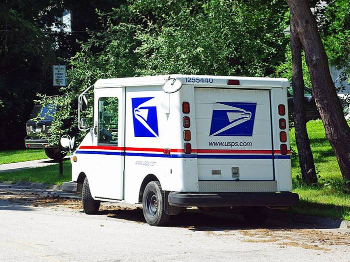 Helping-Postal-Workers-USPS-Funding-Crisis